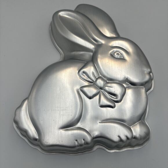 Vintage 1986 Wilton Cottontail Bunny Rabbit Easter Cake Baking Pan 2105-2015 - Picture 3 of 6